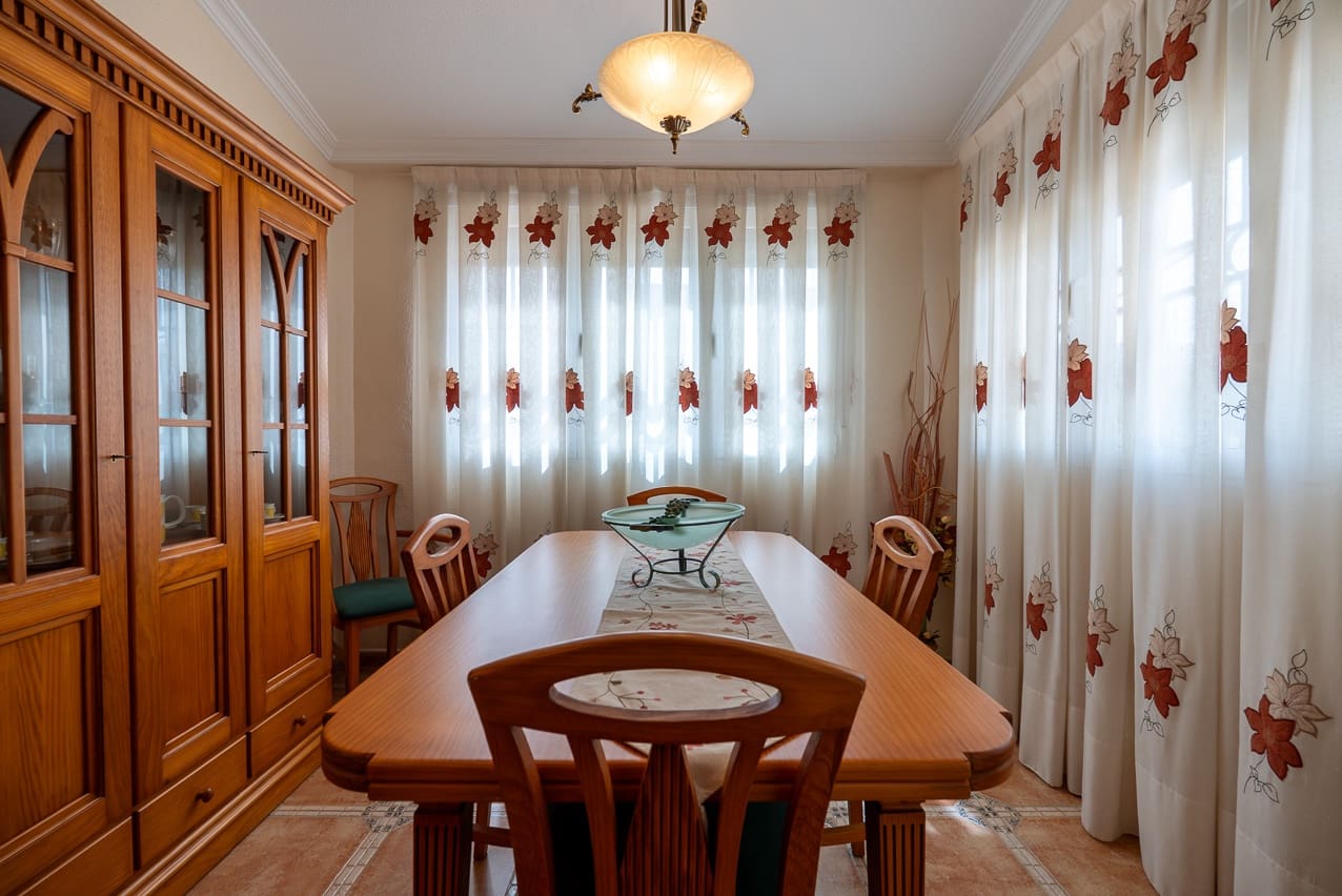 5 bedroom Villa for sale in Villena with pool - € 449,000 (Ref: 9207757)