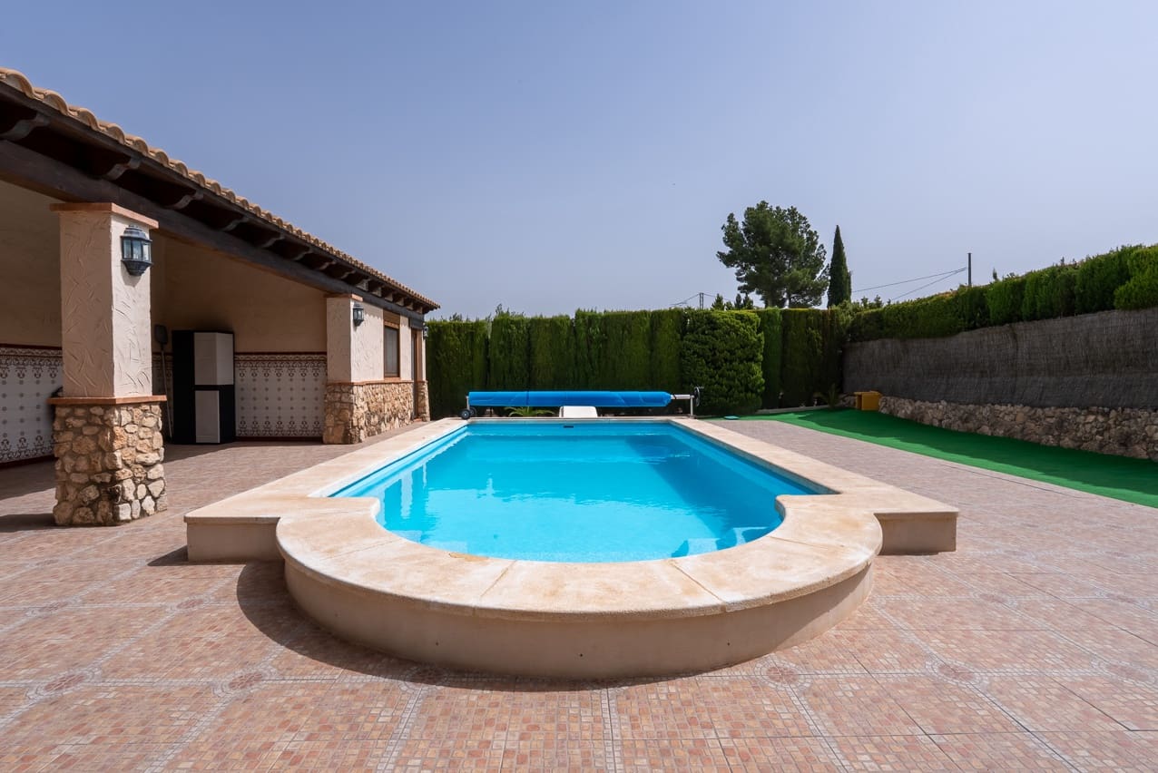 5 bedroom Villa for sale in Villena with pool - € 449,000 (Ref: 9207757)