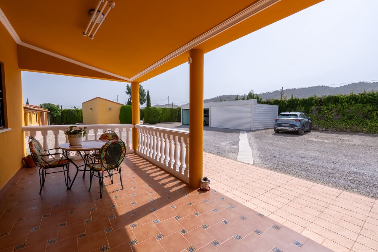 5 bedroom Villa for sale in Villena with pool - € 449,000 (Ref: 9207757)