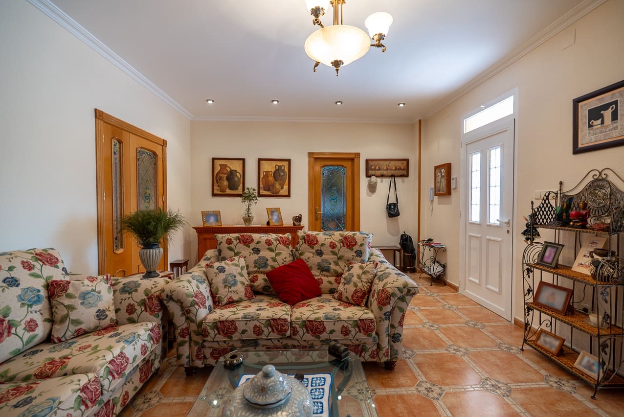 5 bedroom Villa for sale in Villena with pool - € 449,000 (Ref: 9207757)