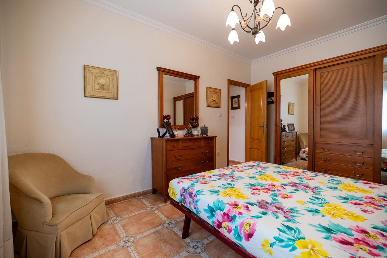 5 bedroom Villa for sale in Villena with pool - € 449,000 (Ref: 9207757)