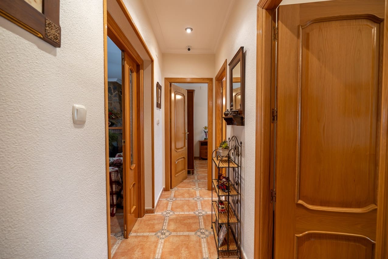 5 bedroom Villa for sale in Villena with pool - € 449,000 (Ref: 9207757)