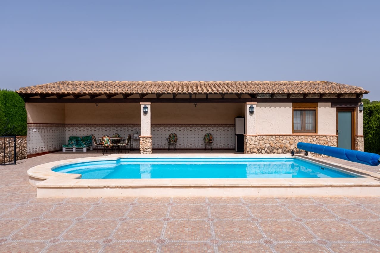 5 bedroom Villa for sale in Villena with pool - € 449,000 (Ref: 9207757)