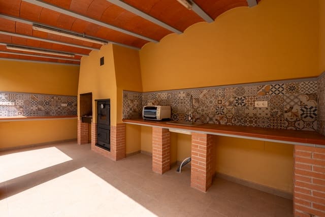 5 bedroom Villa for sale in Villena with pool - € 449,000 (Ref: 9207757)