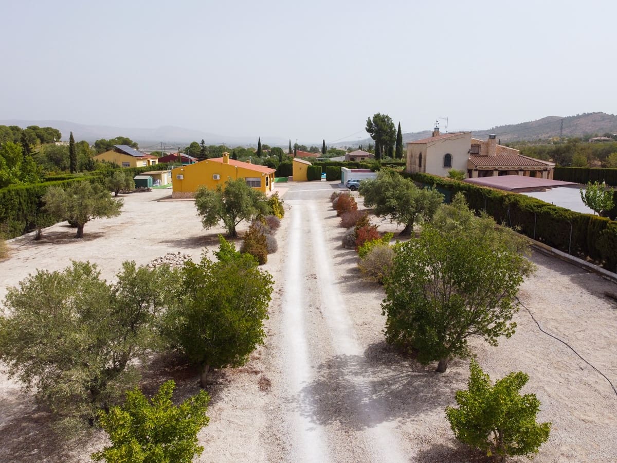 5 bedroom Villa for sale in Villena with pool - € 449,000 (Ref: 9207757)