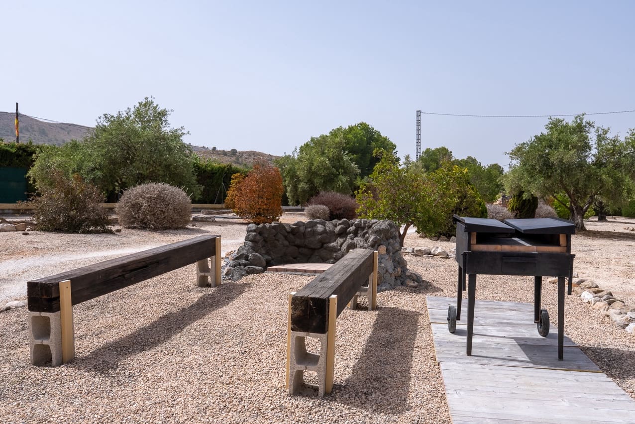 5 bedroom Villa for sale in Villena with pool - € 449,000 (Ref: 9207757)