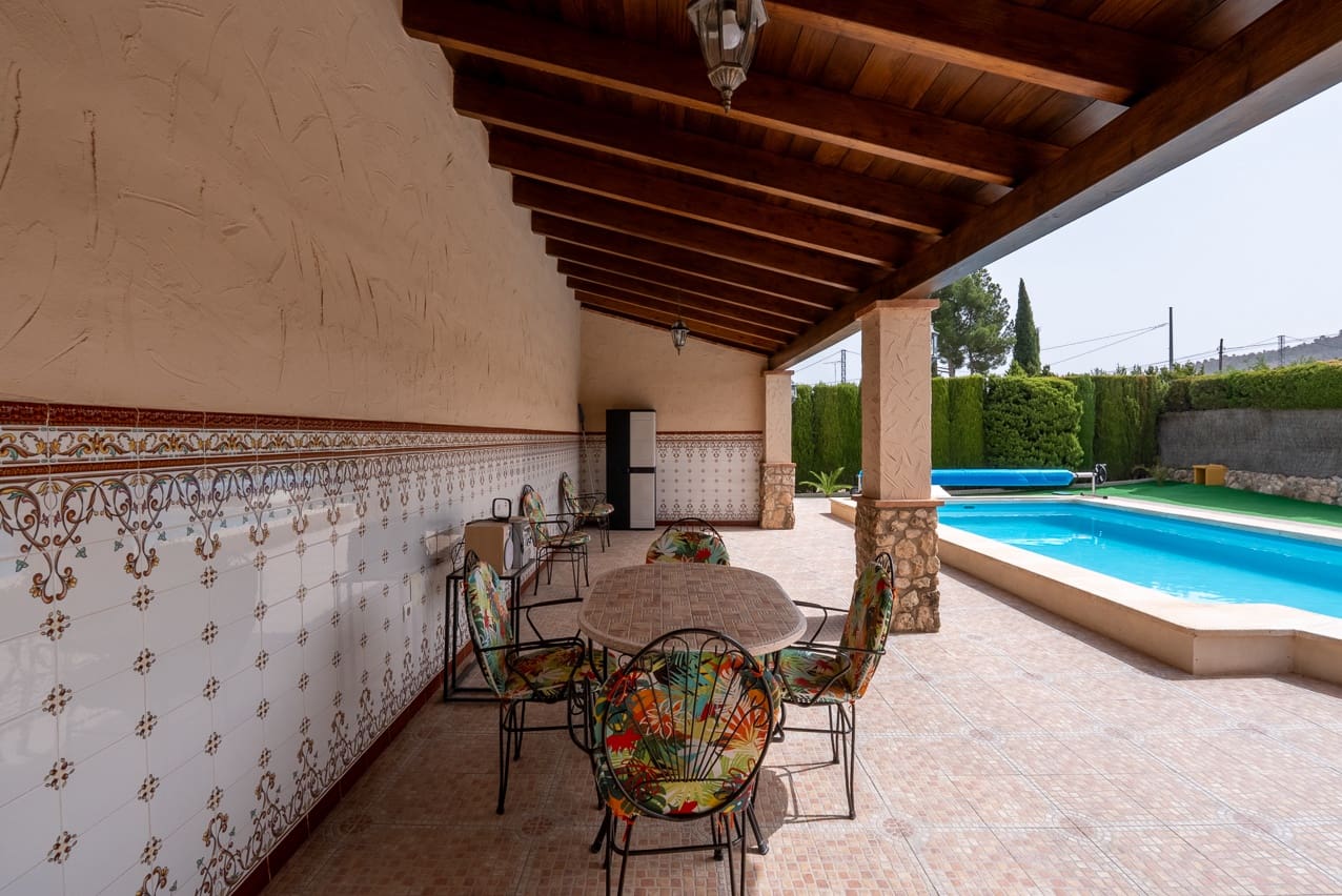 5 bedroom Villa for sale in Villena with pool - € 449,000 (Ref: 9207757)