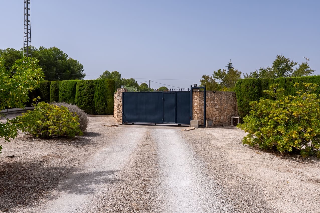 5 bedroom Villa for sale in Villena with pool - € 449,000 (Ref: 9207757)