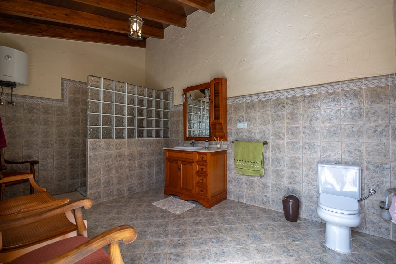 5 bedroom Villa for sale in Villena with pool - € 449,000 (Ref: 9207757)