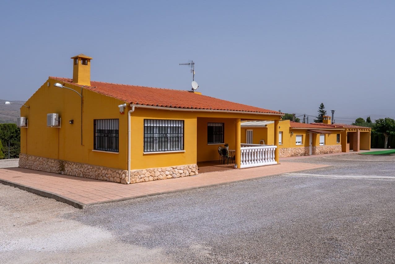 5 Zimmer Villa zu verkaufen in Villena mit Pool - 395.000 € (Ref: 9207757)
