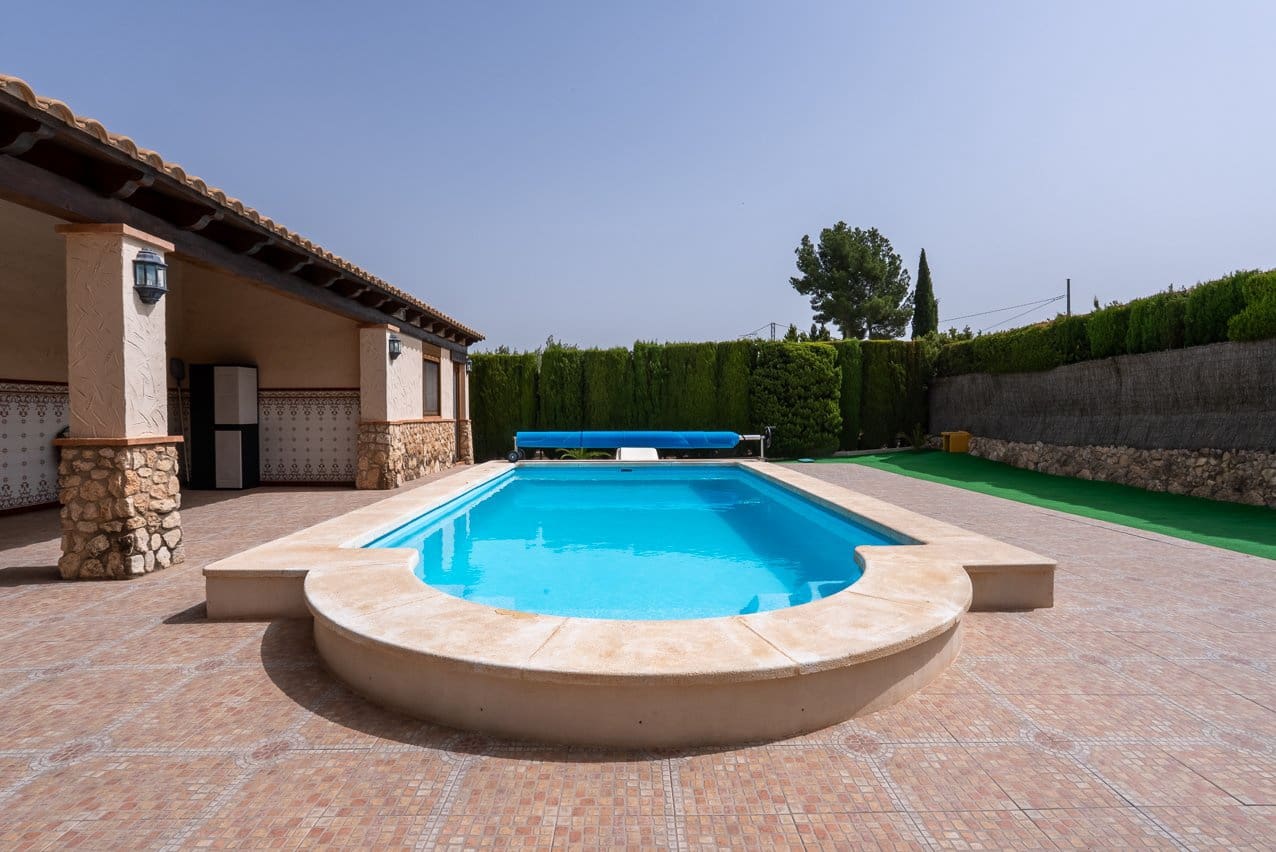 5 Zimmer Villa zu verkaufen in Villena mit Pool - 395.000 € (Ref: 9207757)