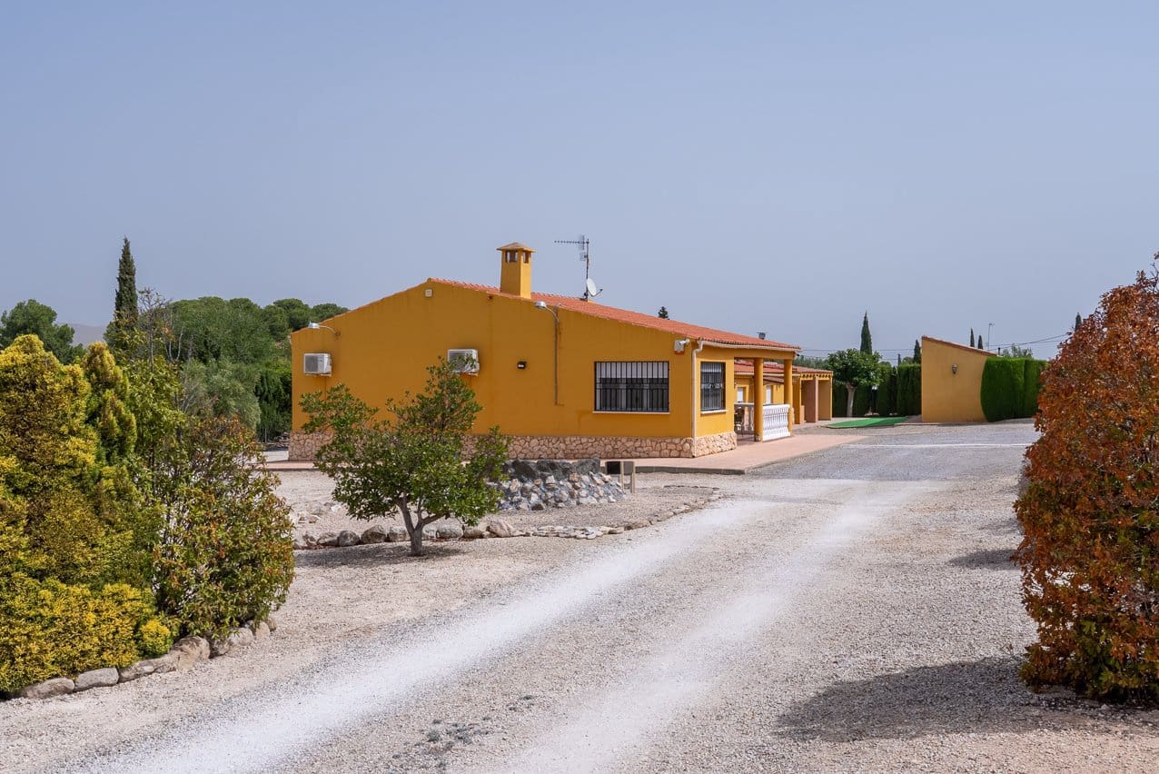 5 Zimmer Villa zu verkaufen in Villena mit Pool - 395.000 € (Ref: 9207757)