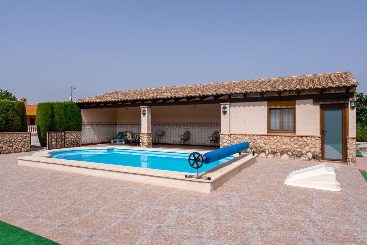 5 Zimmer Villa zu verkaufen in Villena mit Pool - 395.000 € (Ref: 9207757)