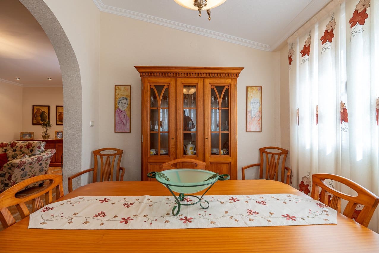 5 Zimmer Villa zu verkaufen in Villena mit Pool - 395.000 € (Ref: 9207757)