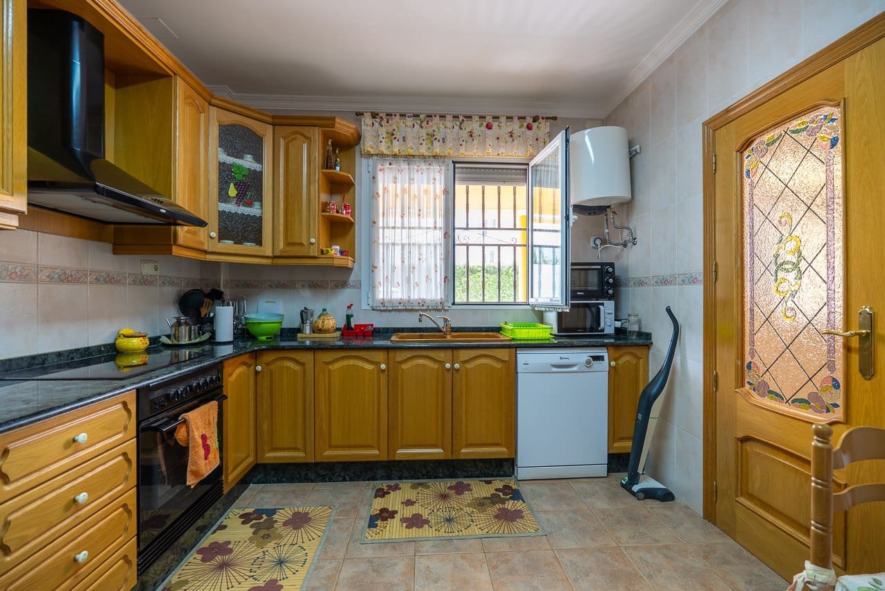 5 Zimmer Villa zu verkaufen in Villena mit Pool - 395.000 € (Ref: 9207757)