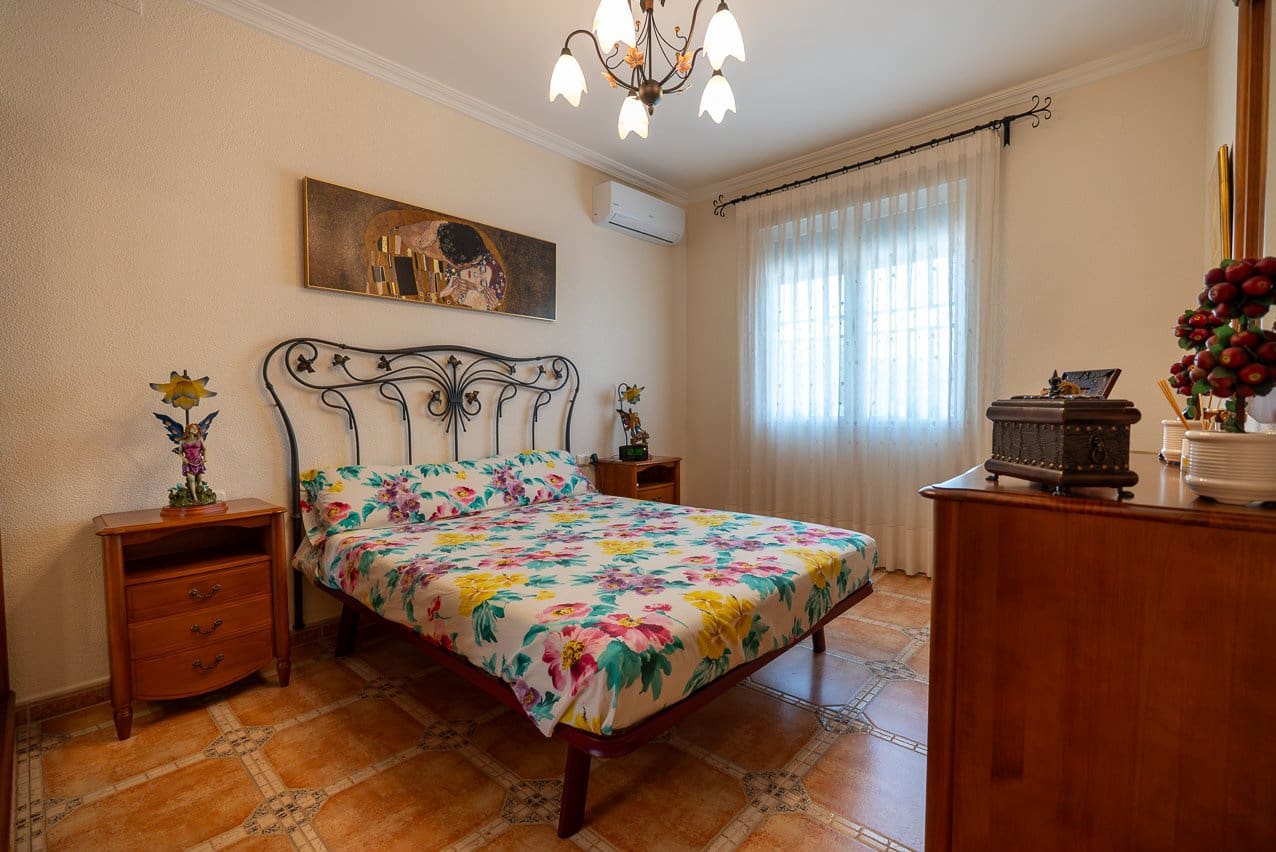 5 Zimmer Villa zu verkaufen in Villena mit Pool - 395.000 € (Ref: 9207757)
