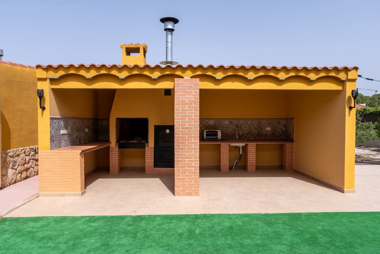 5 Zimmer Villa zu verkaufen in Villena mit Pool - 395.000 € (Ref: 9207757)