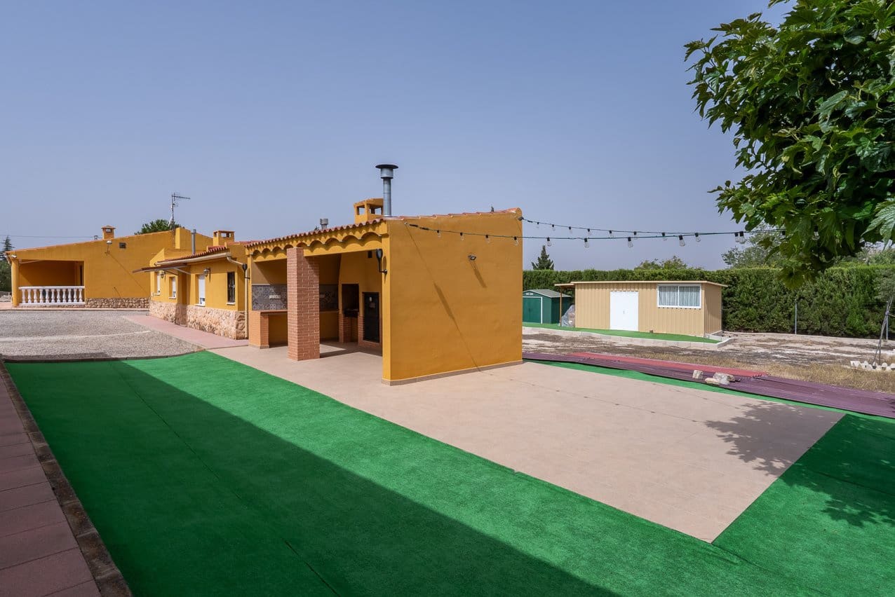 5 Zimmer Villa zu verkaufen in Villena mit Pool - 395.000 € (Ref: 9207757)
