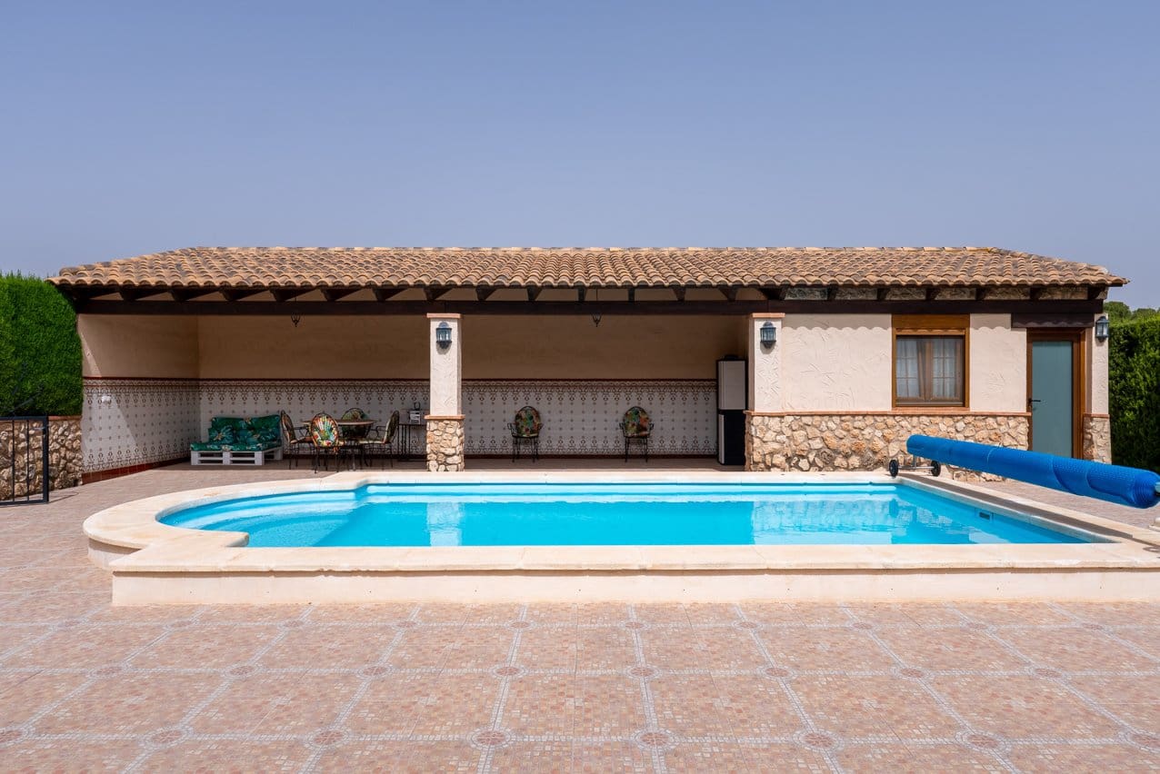 5 Zimmer Villa zu verkaufen in Villena mit Pool - 395.000 € (Ref: 9207757)