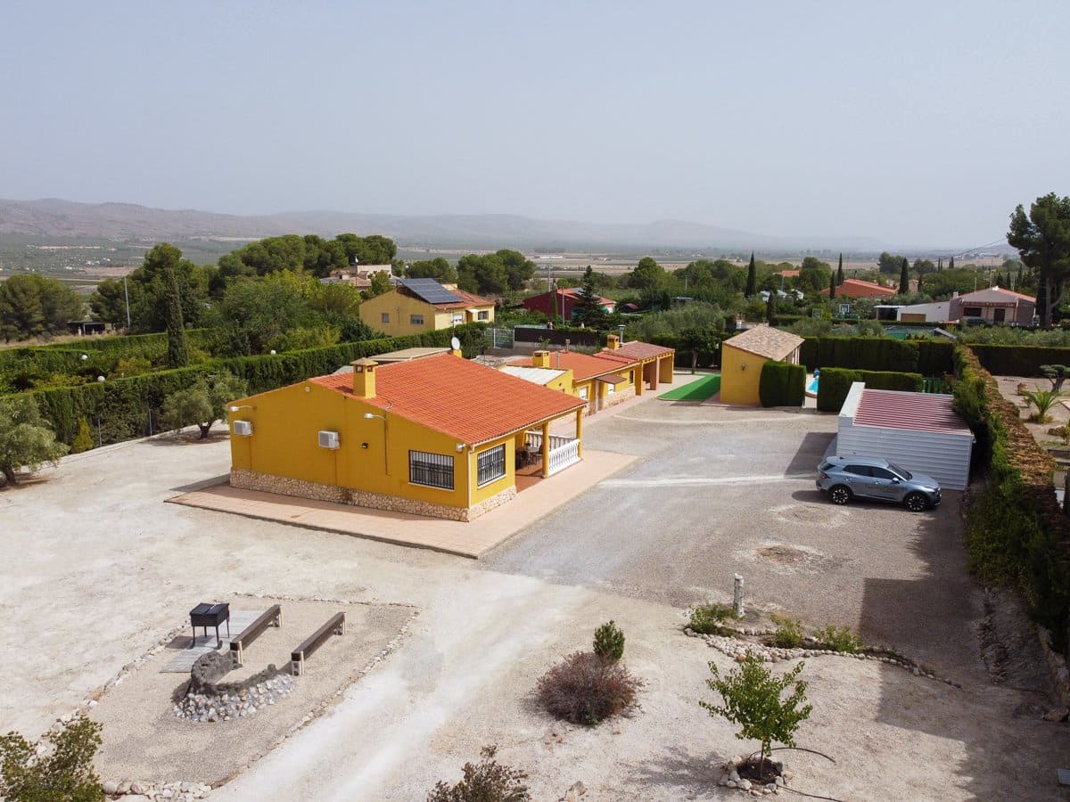 5 Zimmer Villa zu verkaufen in Villena mit Pool - 395.000 € (Ref: 9207757)