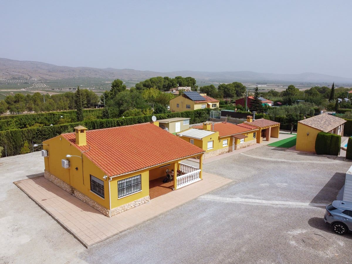 5 Zimmer Villa zu verkaufen in Villena mit Pool - 395.000 € (Ref: 9207757)