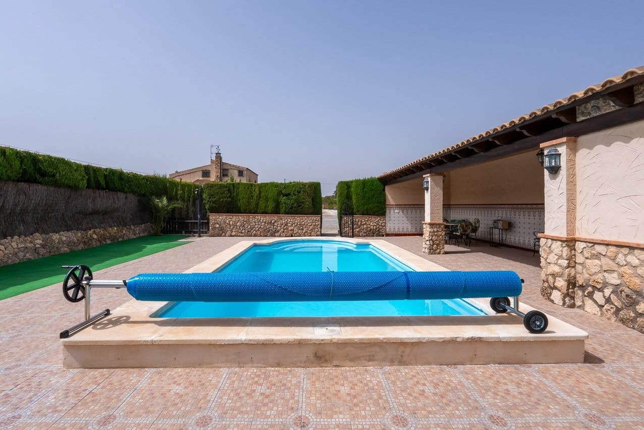 5 Zimmer Villa zu verkaufen in Villena mit Pool - 395.000 € (Ref: 9207757)