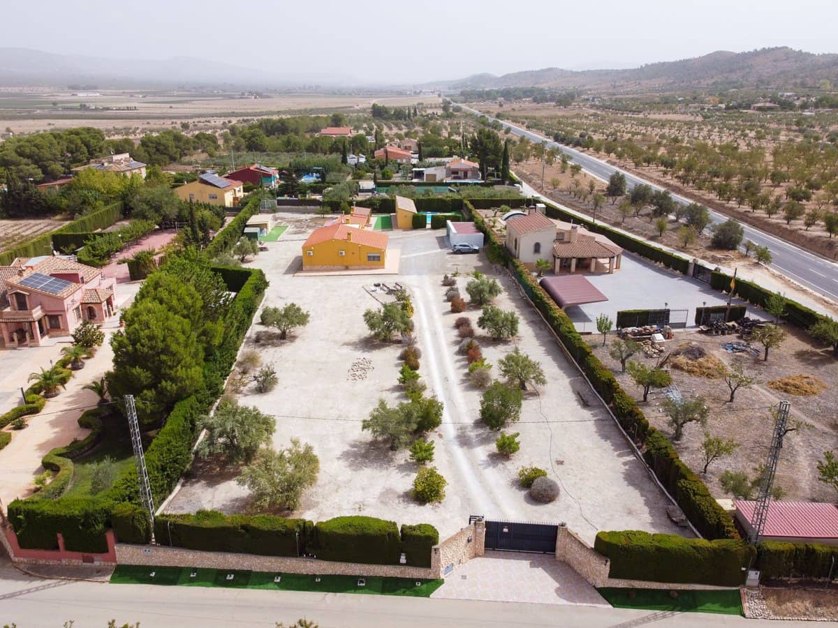 5 Zimmer Villa zu verkaufen in Villena mit Pool - 395.000 € (Ref: 9207757)