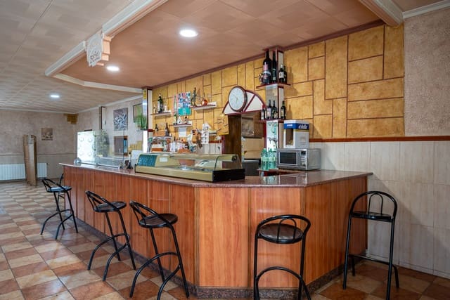 Restaurant/Bar for sale in Pinoso - € 480,000 (Ref: 9216773)