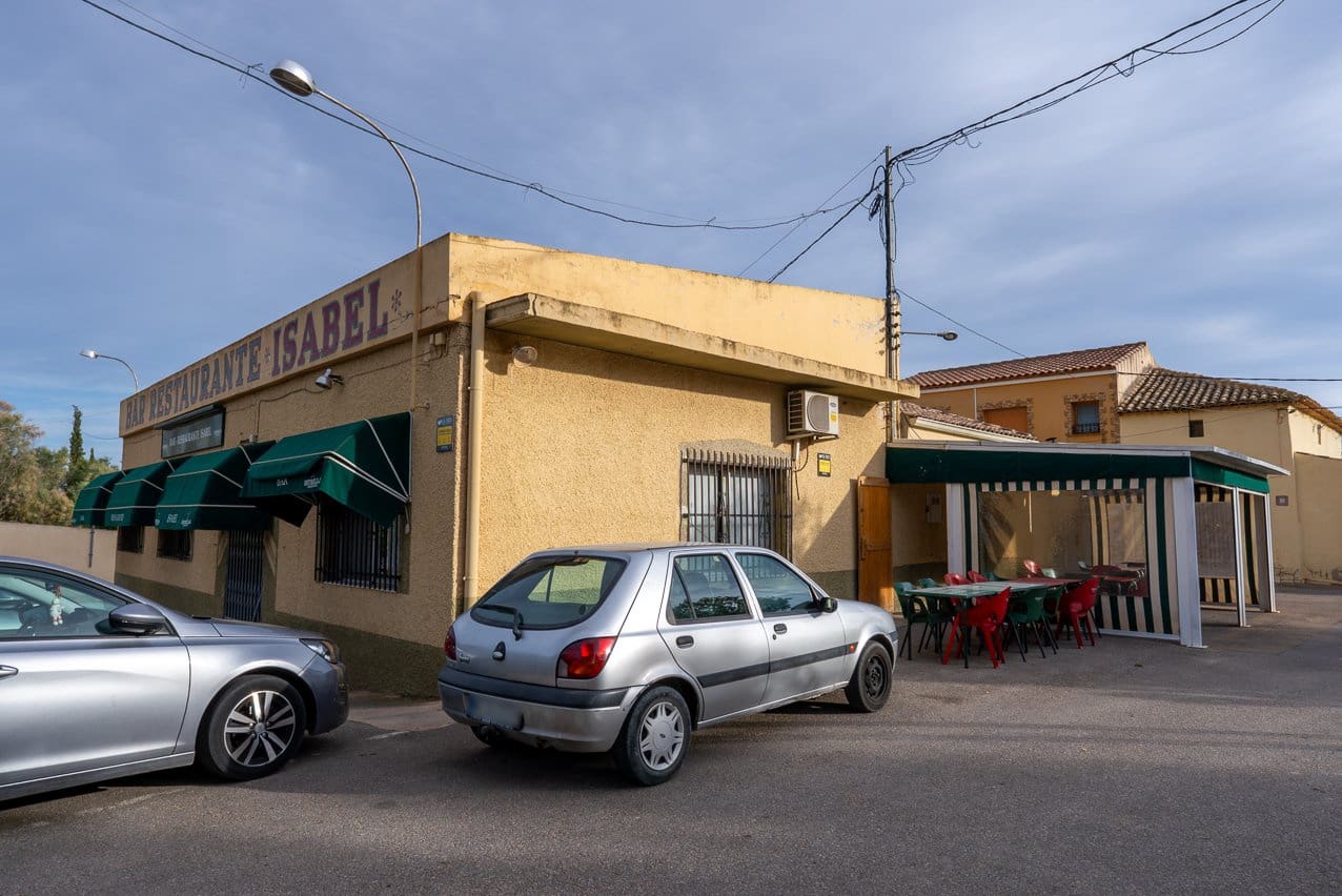Restaurant/Bar til salgs i Pinoso med svømmebasseng - € 480 000 (Ref: 9216773)