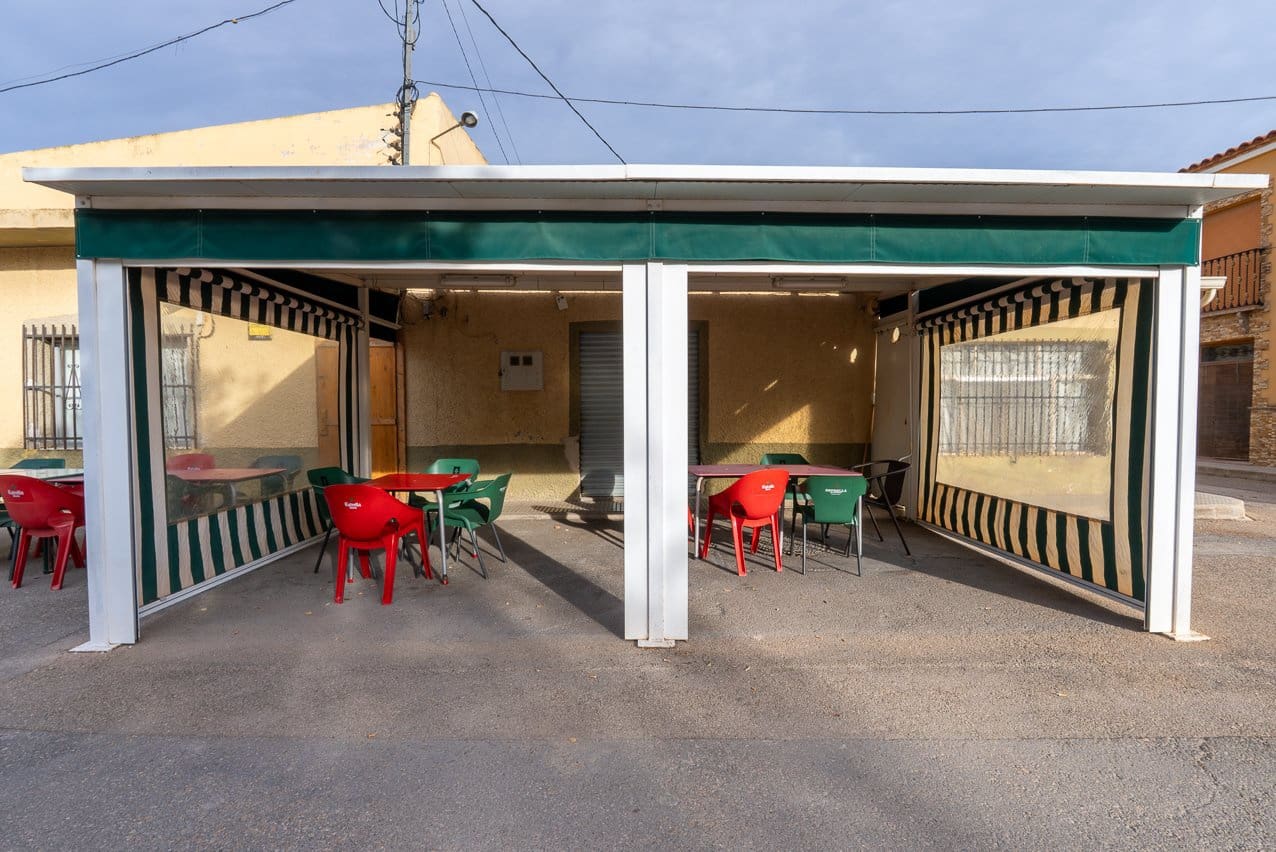 Restaurant/Bar til salgs i Pinoso med svømmebasseng - € 480 000 (Ref: 9216773)