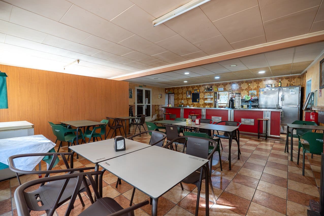 Restaurant/Bar til salgs i Pinoso med svømmebasseng - € 480 000 (Ref: 9216773)