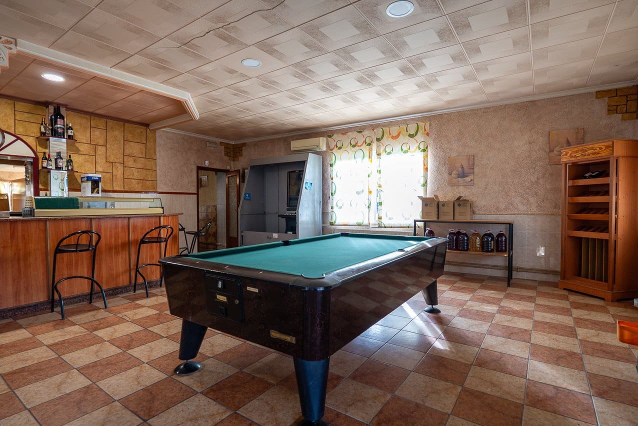 Restaurant/Bar til salgs i Pinoso med svømmebasseng - € 480 000 (Ref: 9216773)