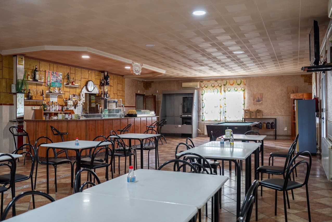 Restaurant/Bar til salgs i Pinoso med svømmebasseng - € 480 000 (Ref: 9216773)