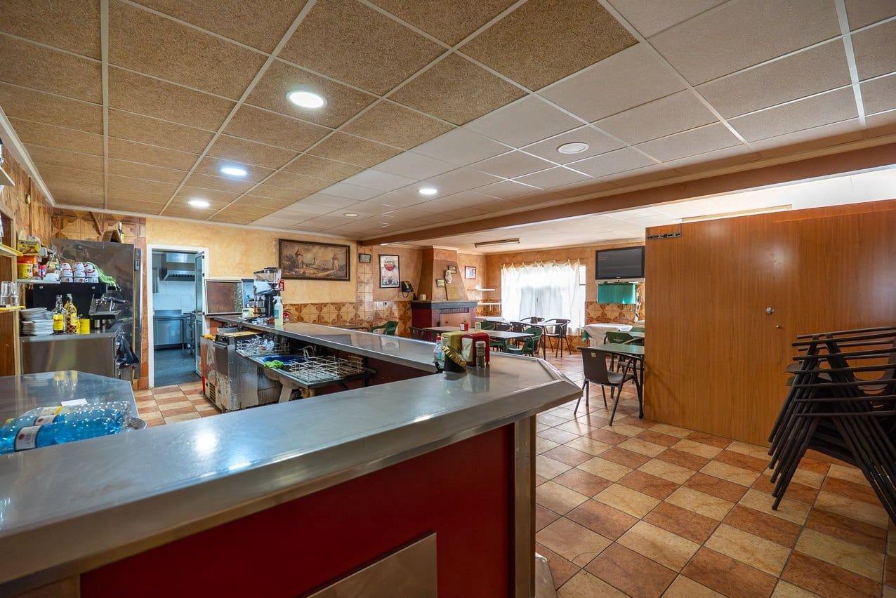 Restaurant/Bar til salgs i Pinoso med svømmebasseng - € 480 000 (Ref: 9216773)