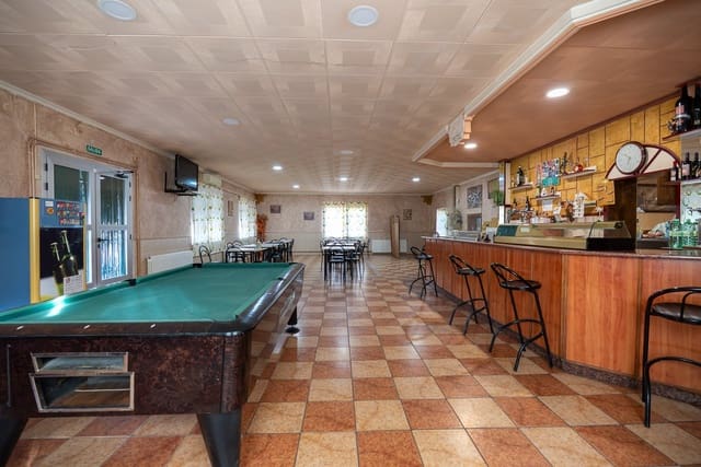 Ristorante/Bar in vendita in Pinoso con piscina - 480.000 € (Rif: 9216773)