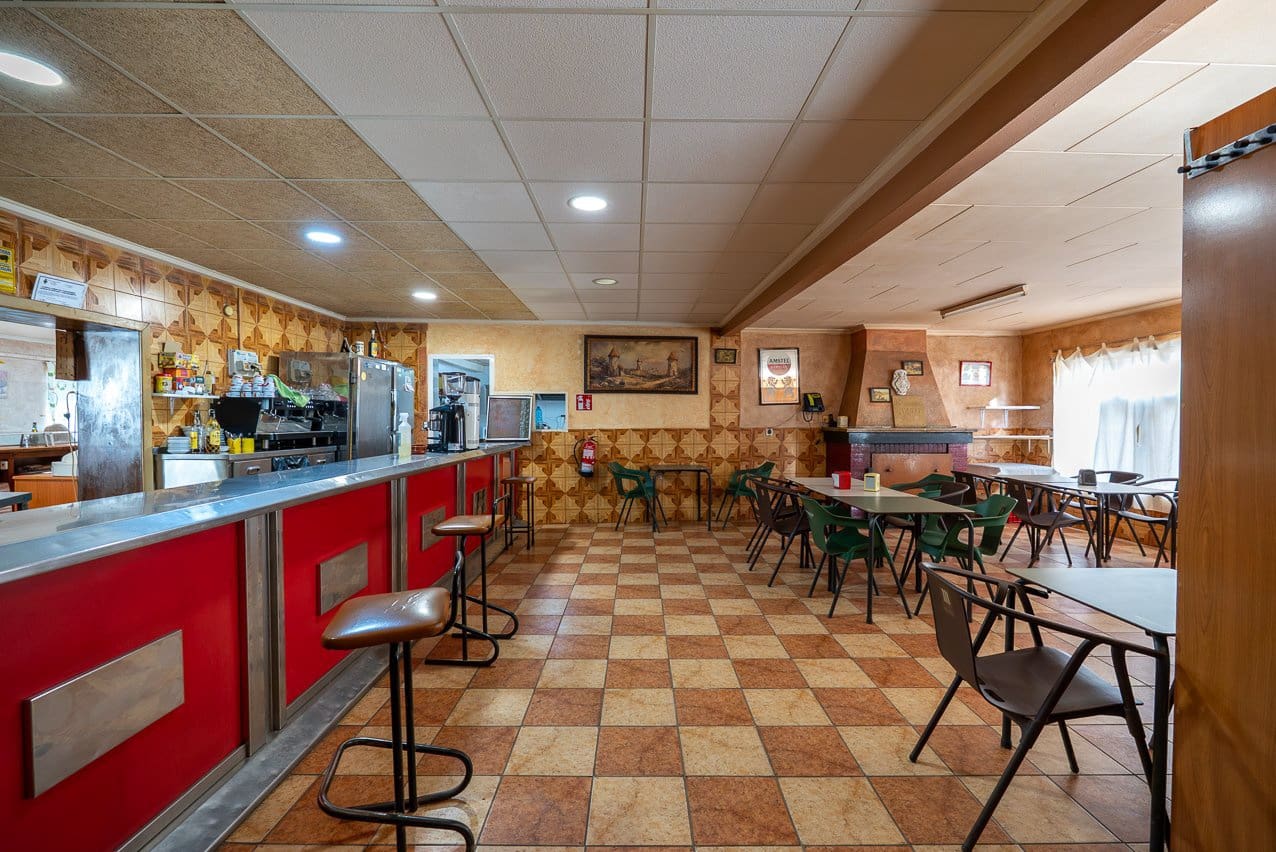 Restaurant/Bar til salgs i Pinoso med svømmebasseng - € 480 000 (Ref: 9216773)