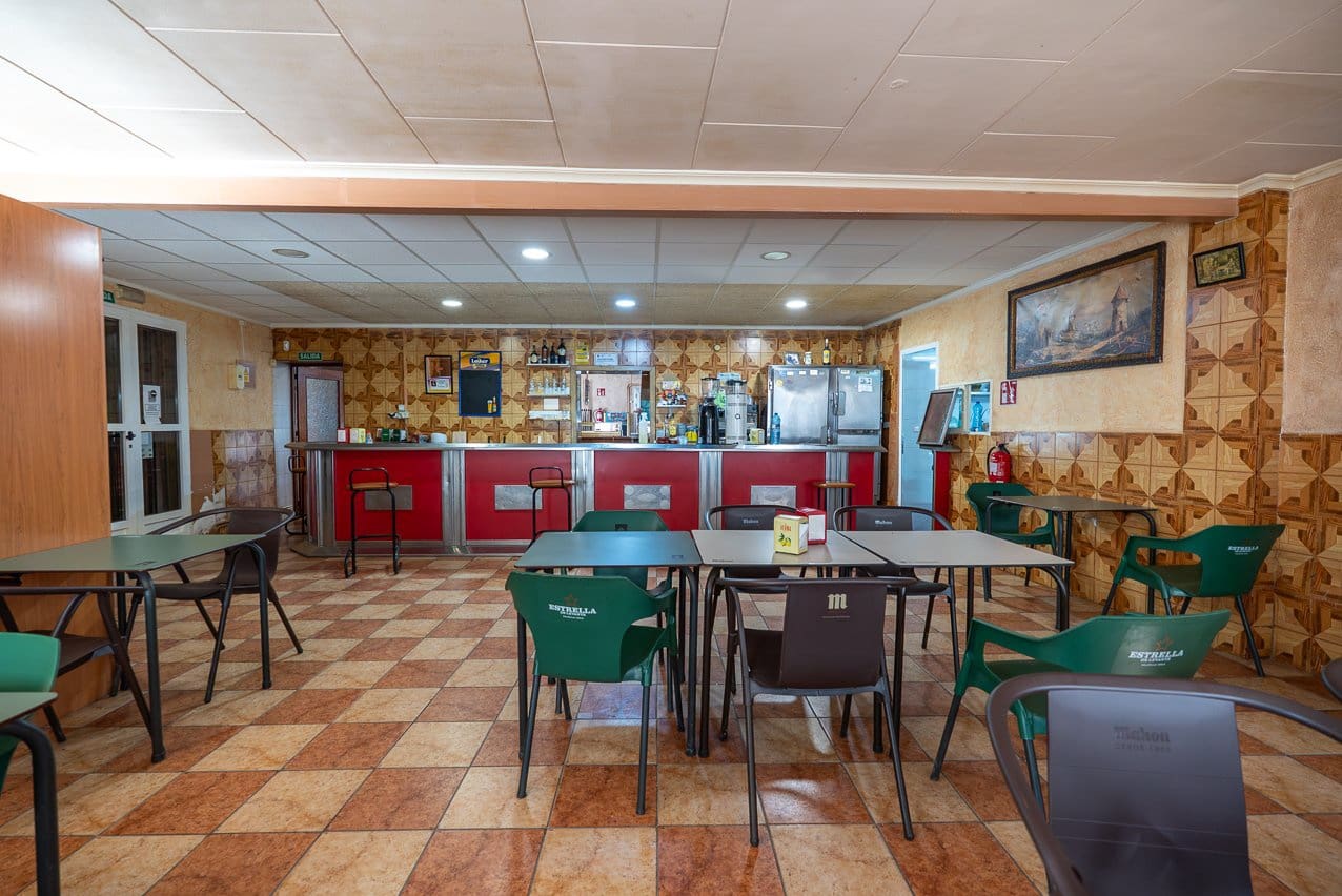 Restaurant/Bar til salgs i Pinoso med svømmebasseng - € 480 000 (Ref: 9216773)