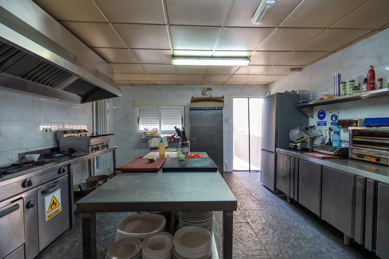 Restaurant/Bar til salgs i Pinoso med svømmebasseng - € 480 000 (Ref: 9216773)