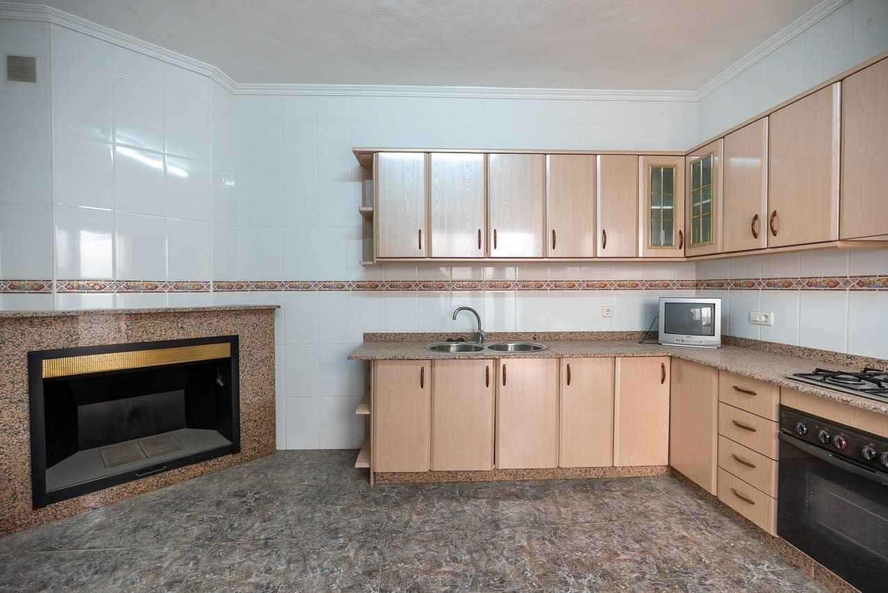 6 soverom Hus til salgs i Macisvenda med svømmebasseng - € 85 000 (Ref: 9221431)