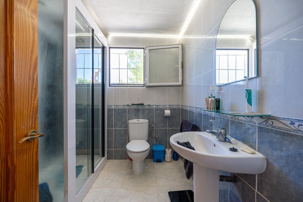 5 bedroom Villa for sale in Las Virtudes with pool - € 325,000 (Ref: 9242453)