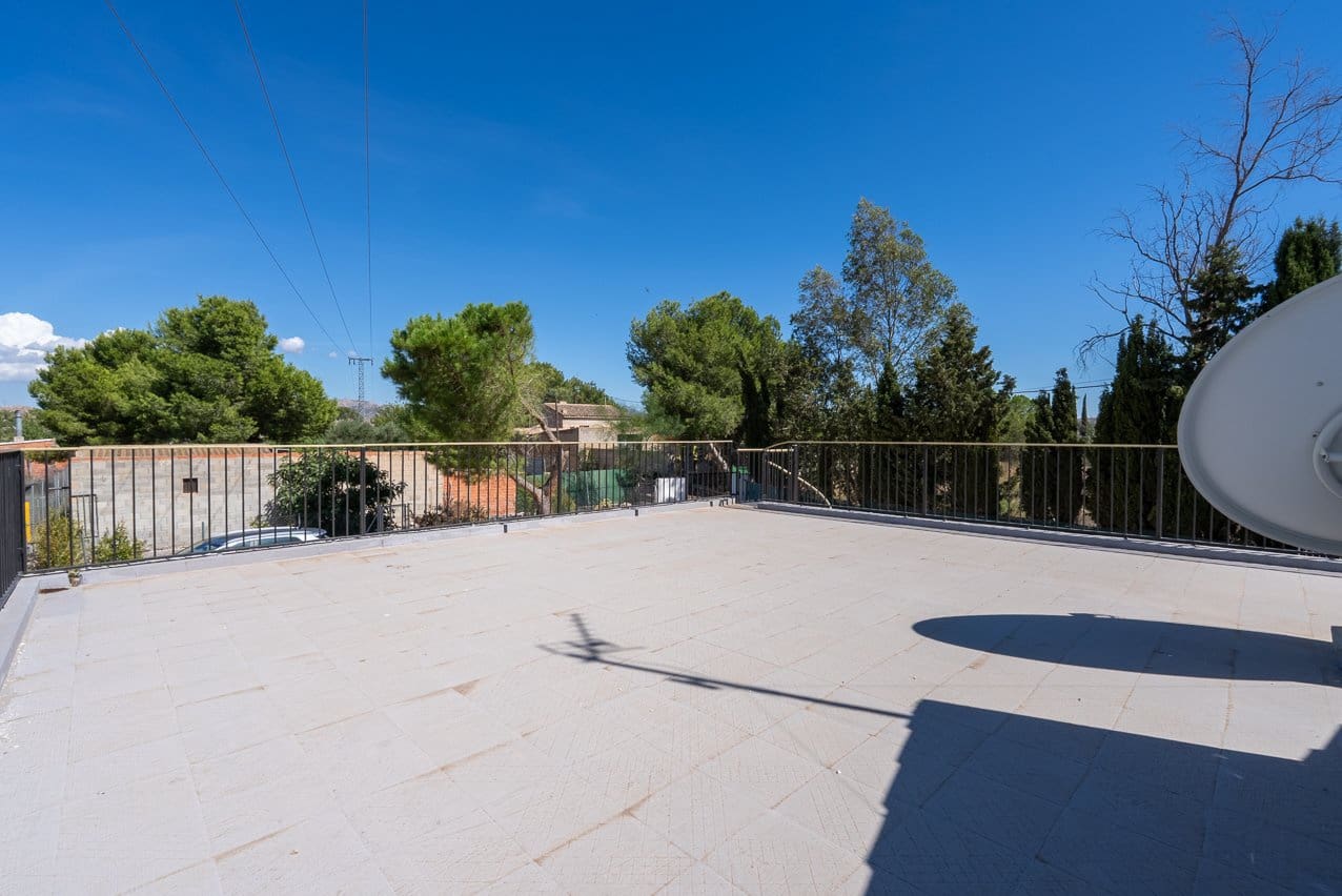 5 bedroom Villa for sale in Las Virtudes with pool - € 325,000 (Ref: 9242453)