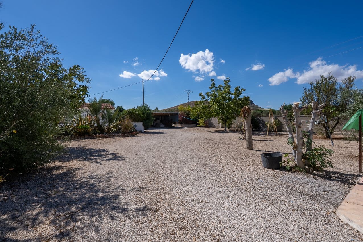 5 bedroom Villa for sale in Las Virtudes with pool - € 325,000 (Ref: 9242453)