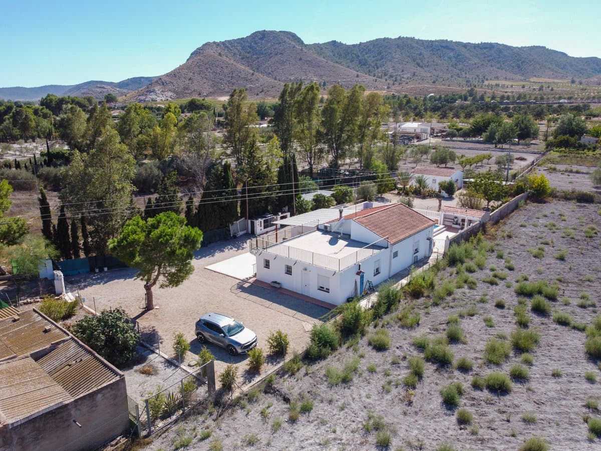 5 bedroom Villa for sale in Las Virtudes with pool - € 325,000 (Ref: 9242453)