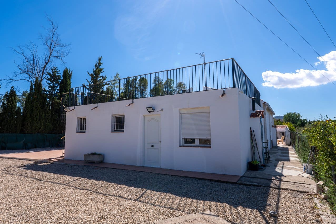 5 bedroom Villa for sale in Las Virtudes with pool - € 325,000 (Ref: 9242453)