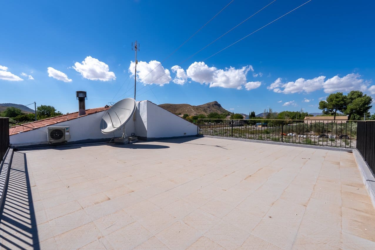 5 bedroom Villa for sale in Las Virtudes with pool - € 325,000 (Ref: 9242453)