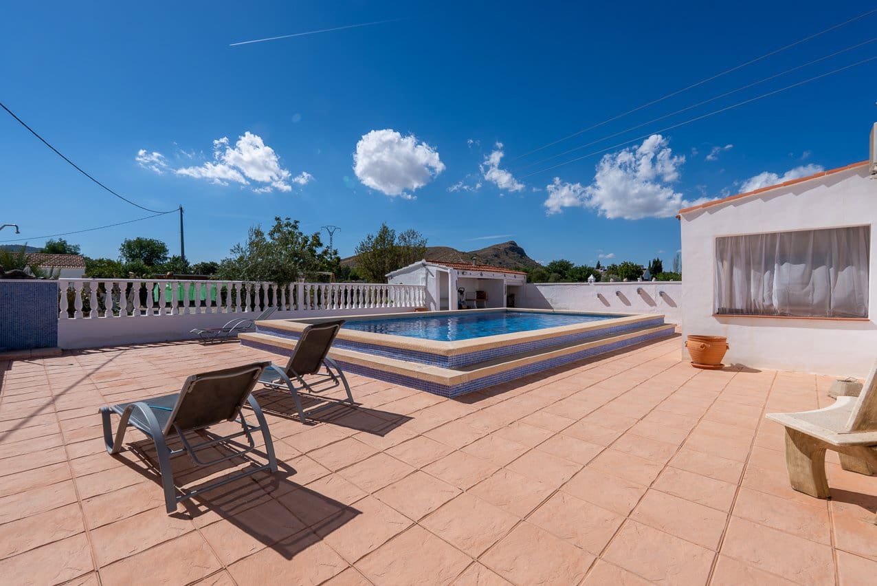 5 bedroom Villa for sale in Las Virtudes with pool - € 325,000 (Ref: 9242453)