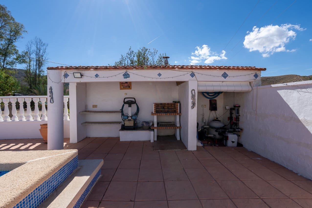 5 bedroom Villa for sale in Las Virtudes with pool - € 325,000 (Ref: 9242453)