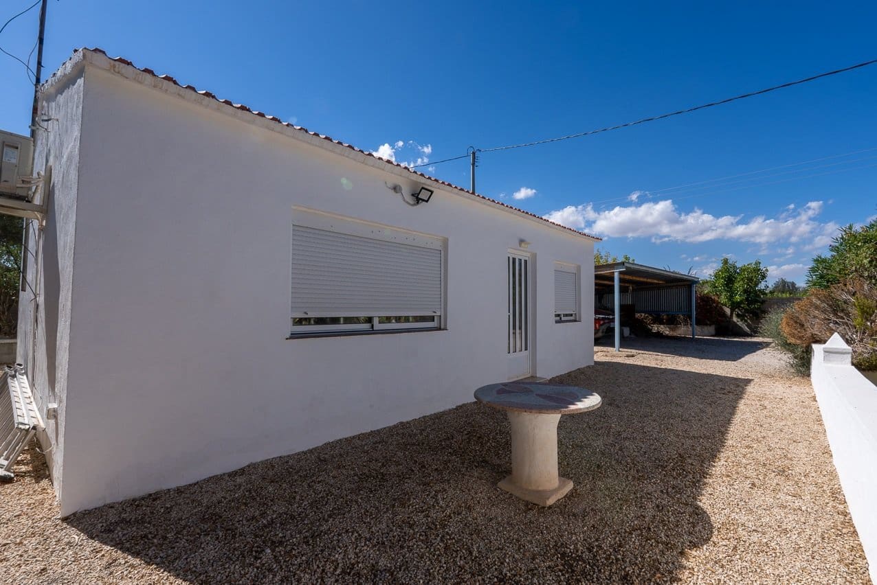 5 bedroom Villa for sale in Las Virtudes with pool - € 325,000 (Ref: 9242453)