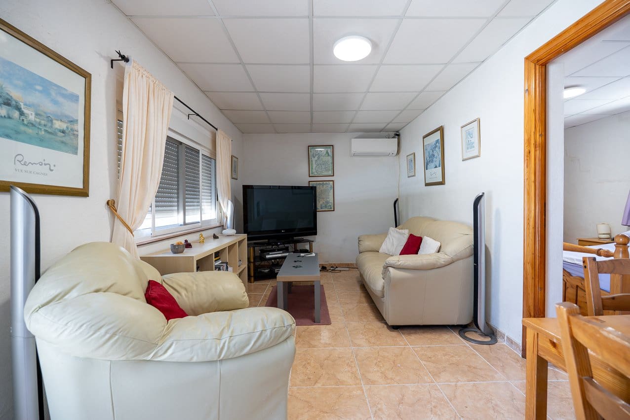 5 bedroom Villa for sale in Las Virtudes with pool - € 325,000 (Ref: 9242453)