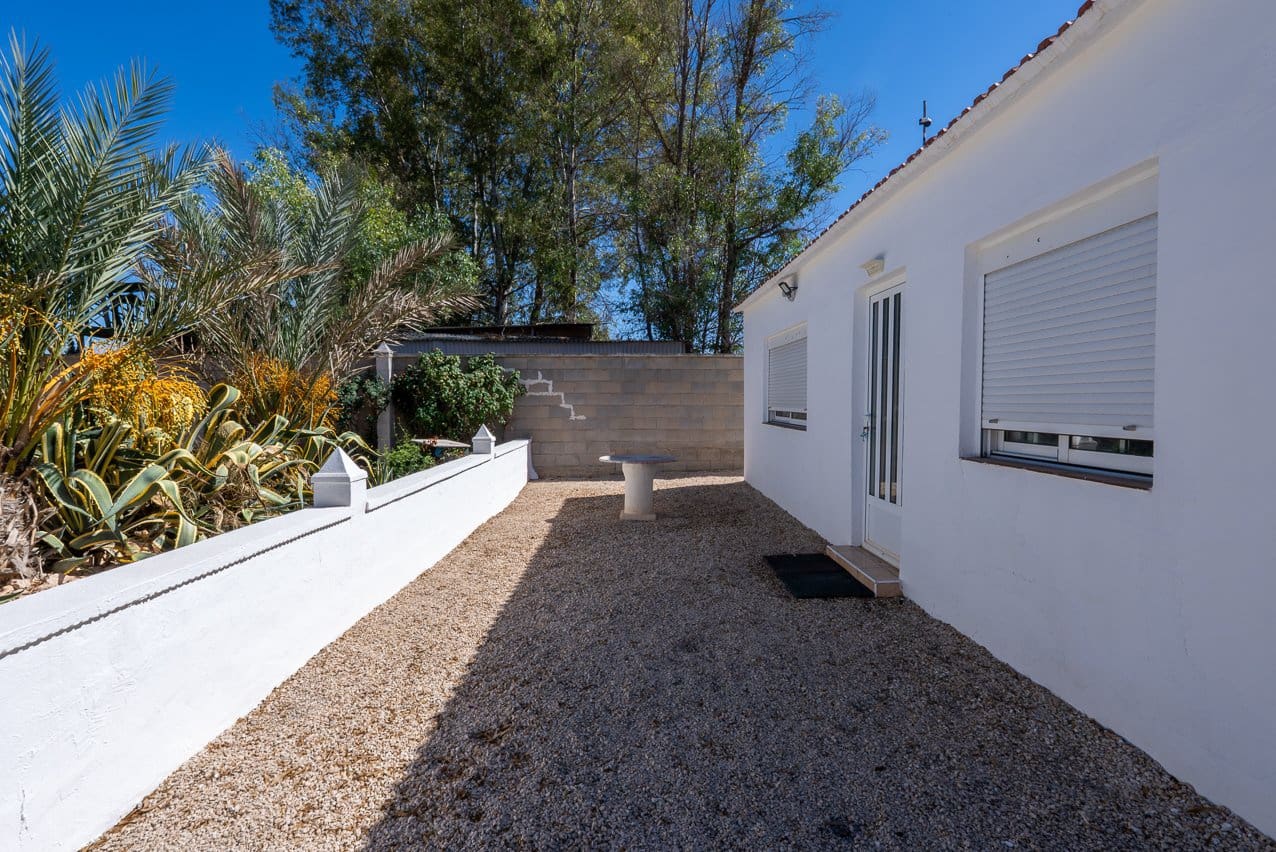 5 bedroom Villa for sale in Las Virtudes with pool - € 325,000 (Ref: 9242453)